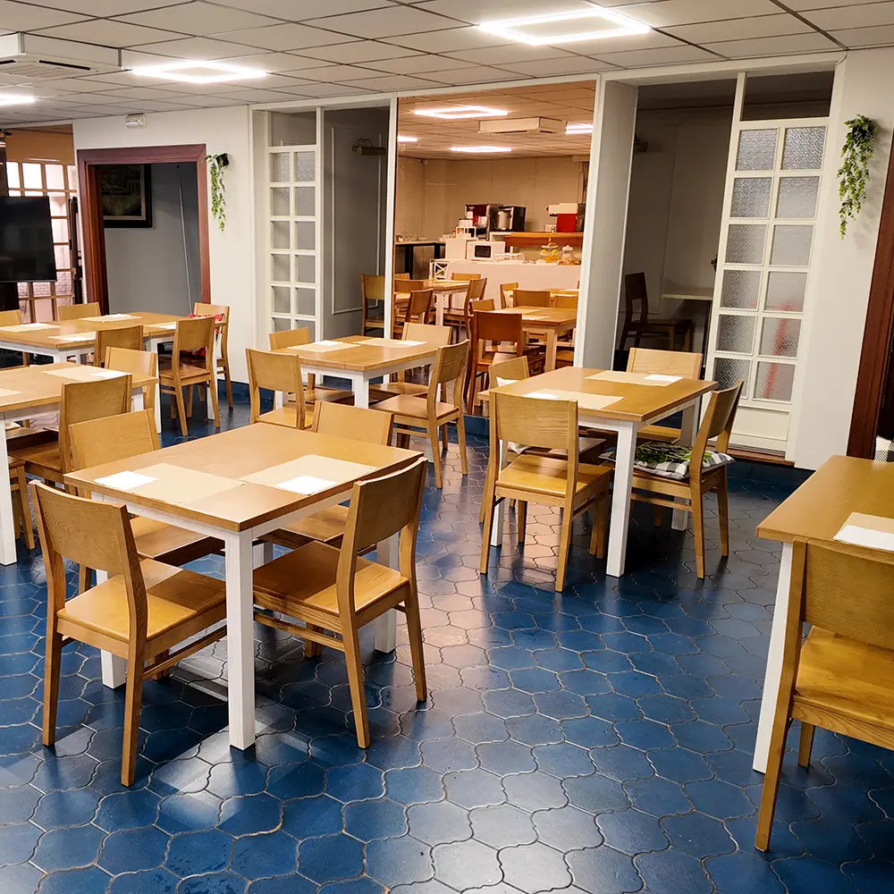 Salón comedor para clientes del Hotel Marqués de Santillana en Torrelavega